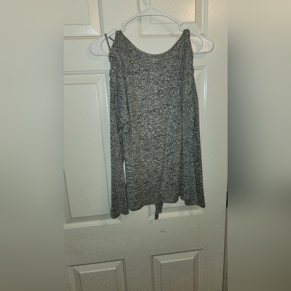 FINAL PRICE!! NO BOUNDARIES SWEATER!! - Picture 6 of 6